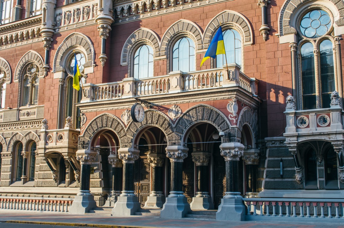 НБУ зафіксував офіційний курс гривні до долара США на новому рівні